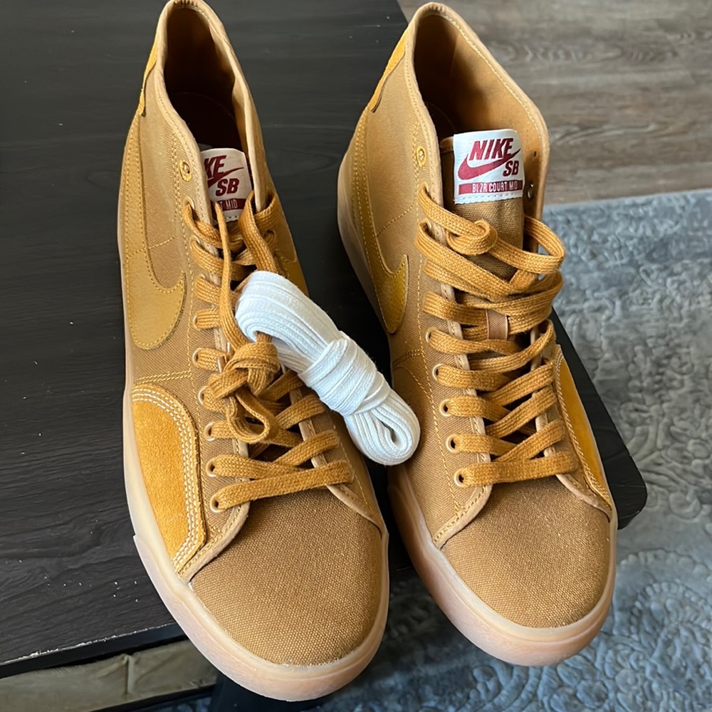 Nike SB blazer court mid size 11.5 (brand new in box)